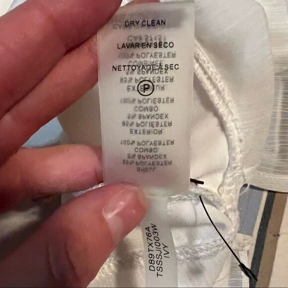 3 for $30! Tommy Hilfiger tank top with key hole detail - Picture 5 of 8